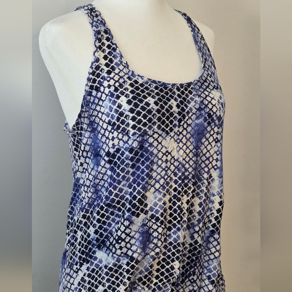💕3/20$💕Dynamite Navy & White Patterned Racerback Tank - Picture 2 of 4